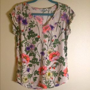 Floral v-neck Blouse